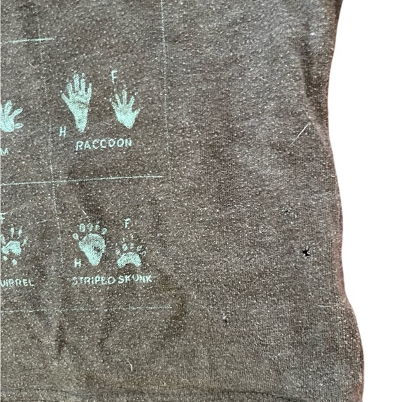 Cherokee wildlife tracks 18M shirt - with holes - Picture 6 of 9